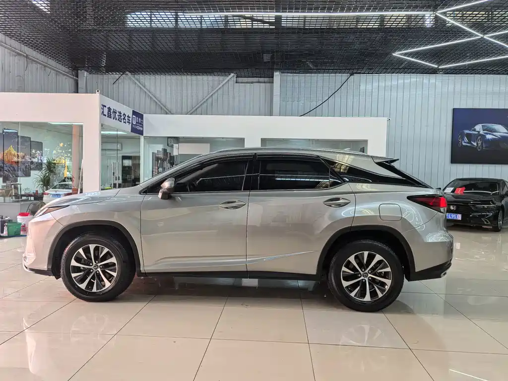 Lexus RX 2022 — фото 18