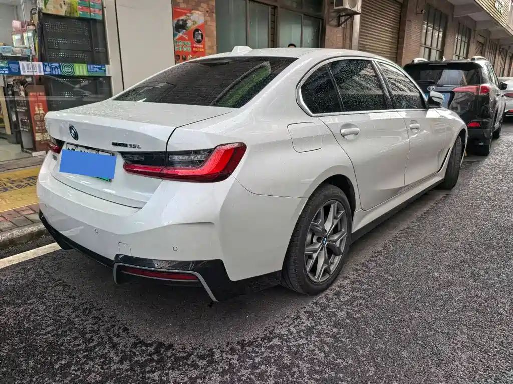 BMW i3 2025