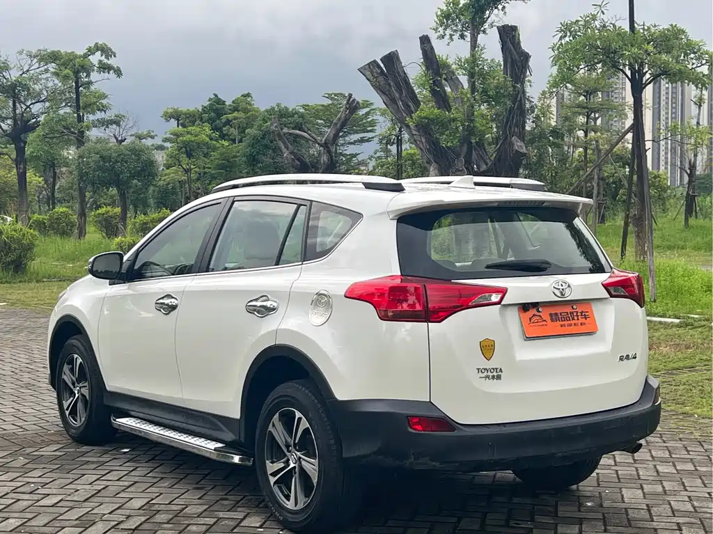 Toyota RAV4 2015 — фото 15