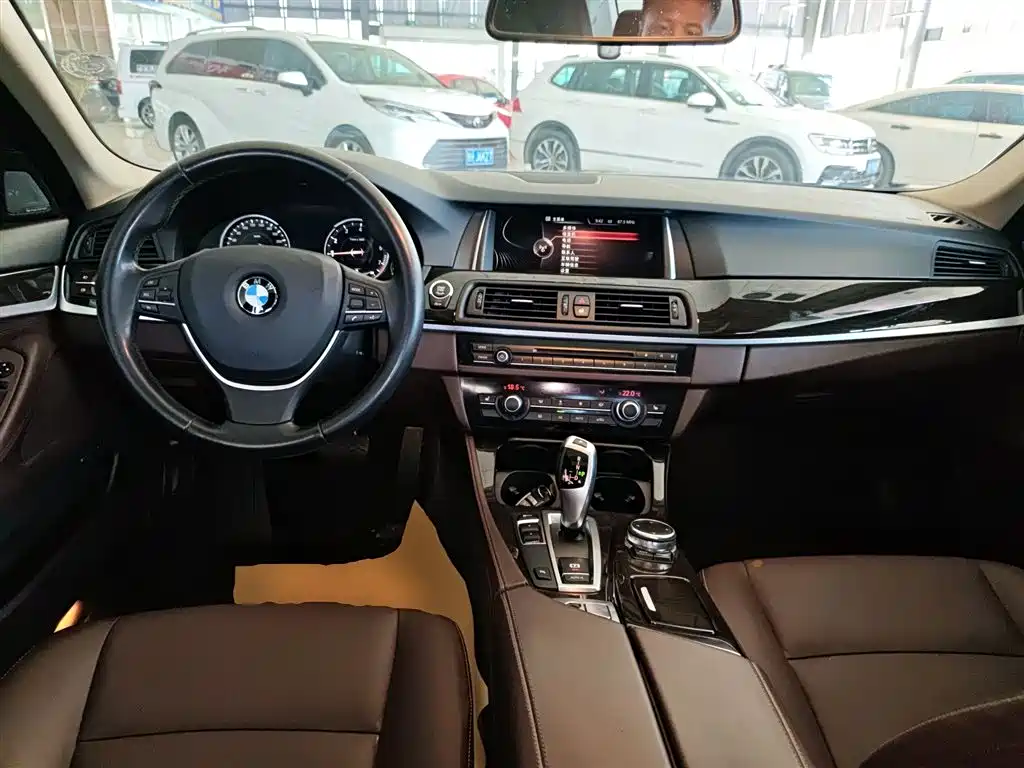BMW 5 Series 2017 — фото 6