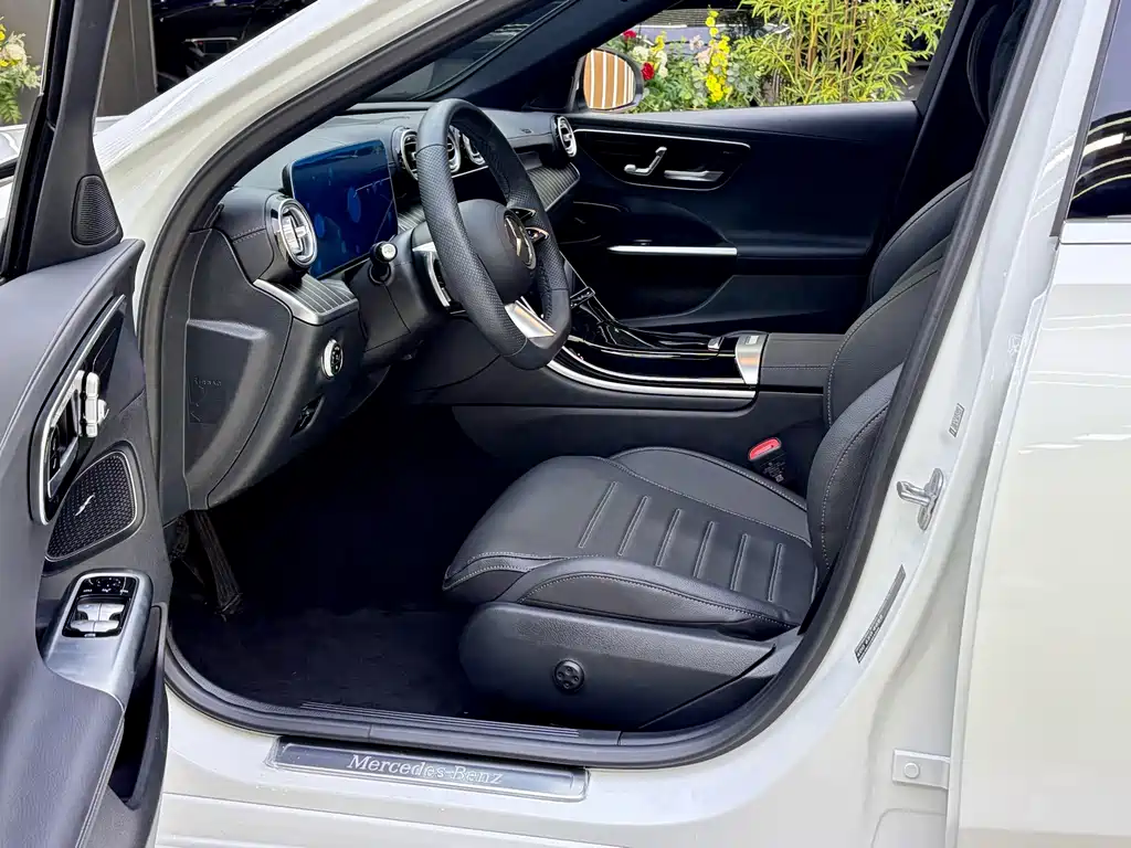 Mercedes-Benz C-Class 2023 — фото 4