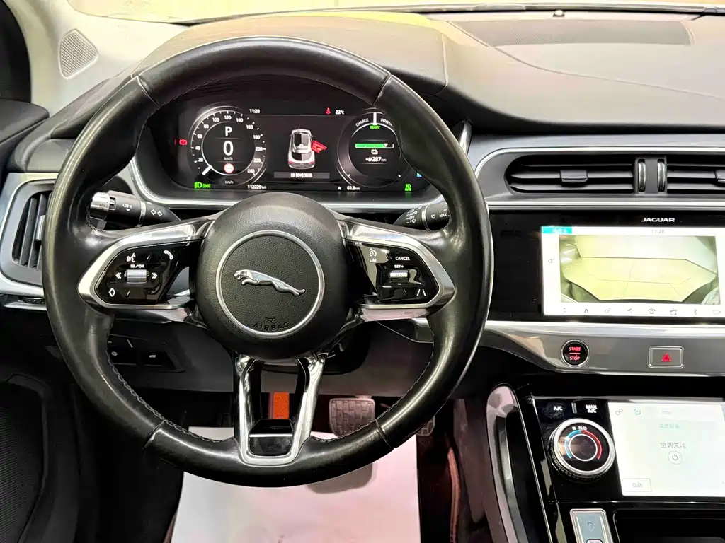 Jaguar I-PACE 2019 — фото 10