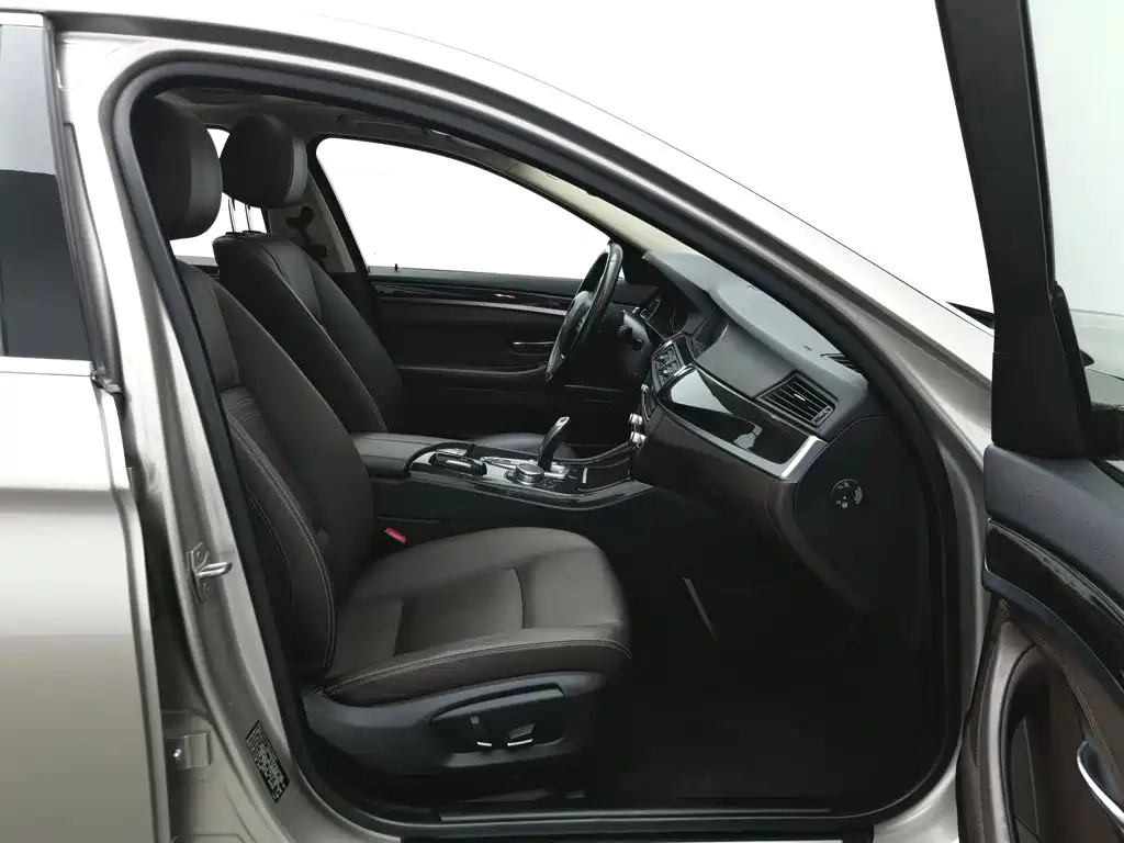 BMW 5 Series 2015 — фото 23