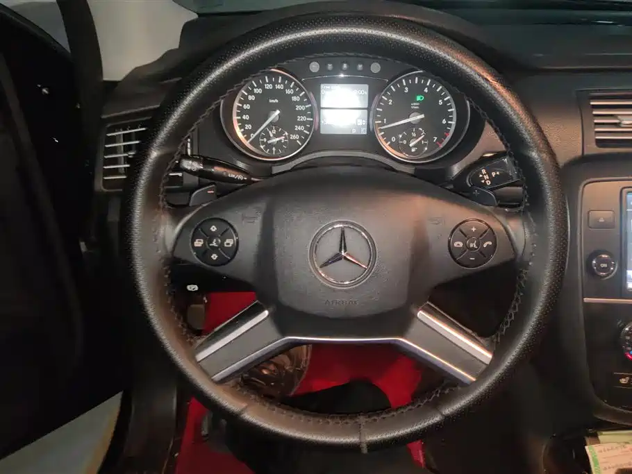 Mercedes-Benz R-Class 2017 — фото 15