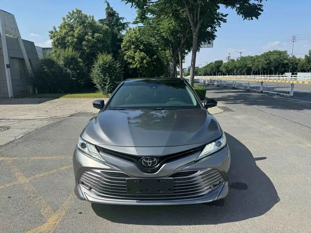 Toyota Camry 2018 — фото 8