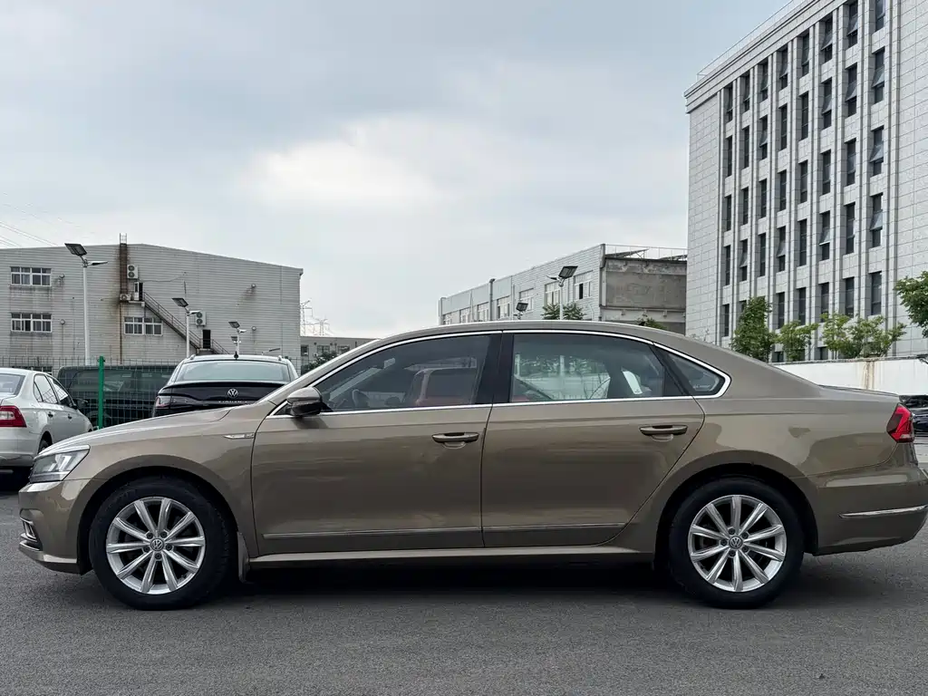 Volkswagen Passat 2018 — фото 21