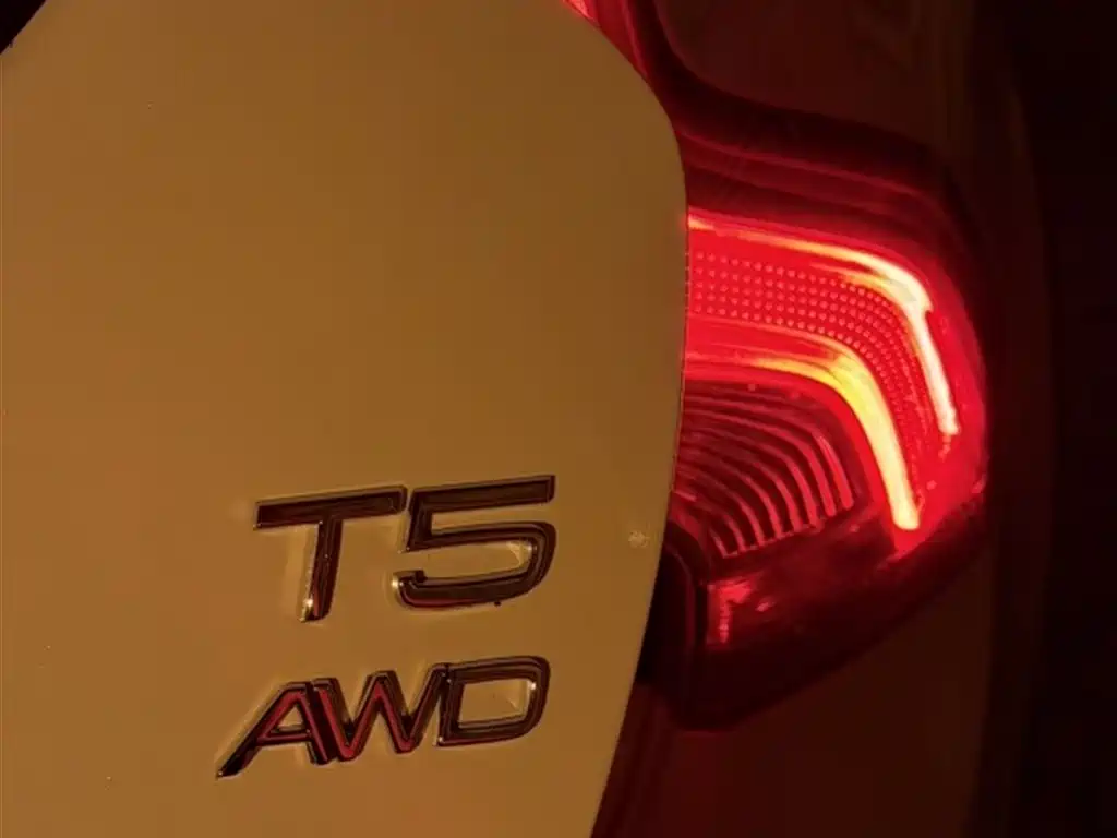 Volvo V60 2018 — фото 10