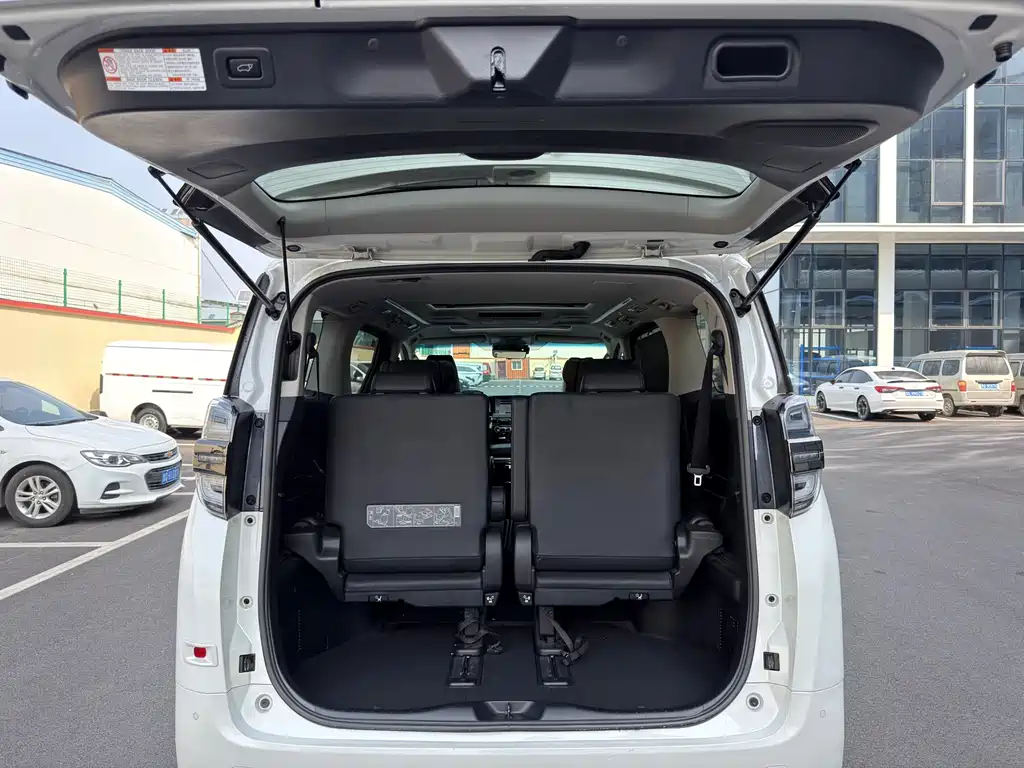 Toyota Vellfire 2023 — фото 16