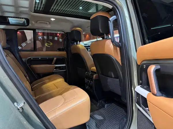 Land Rover Defender 2023