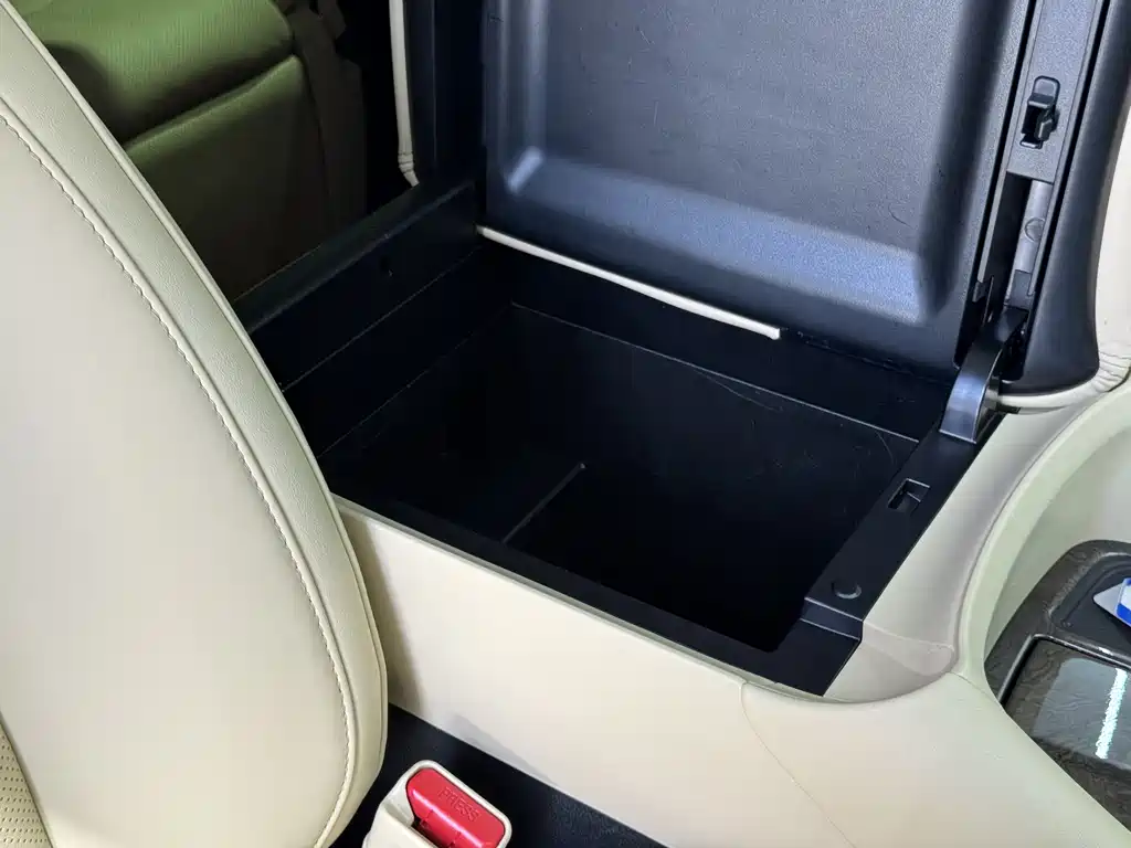 Toyota Alphard 2020 — фото 17