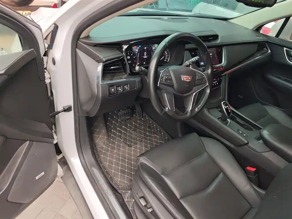 Cadillac XT5 2018 — фото 16