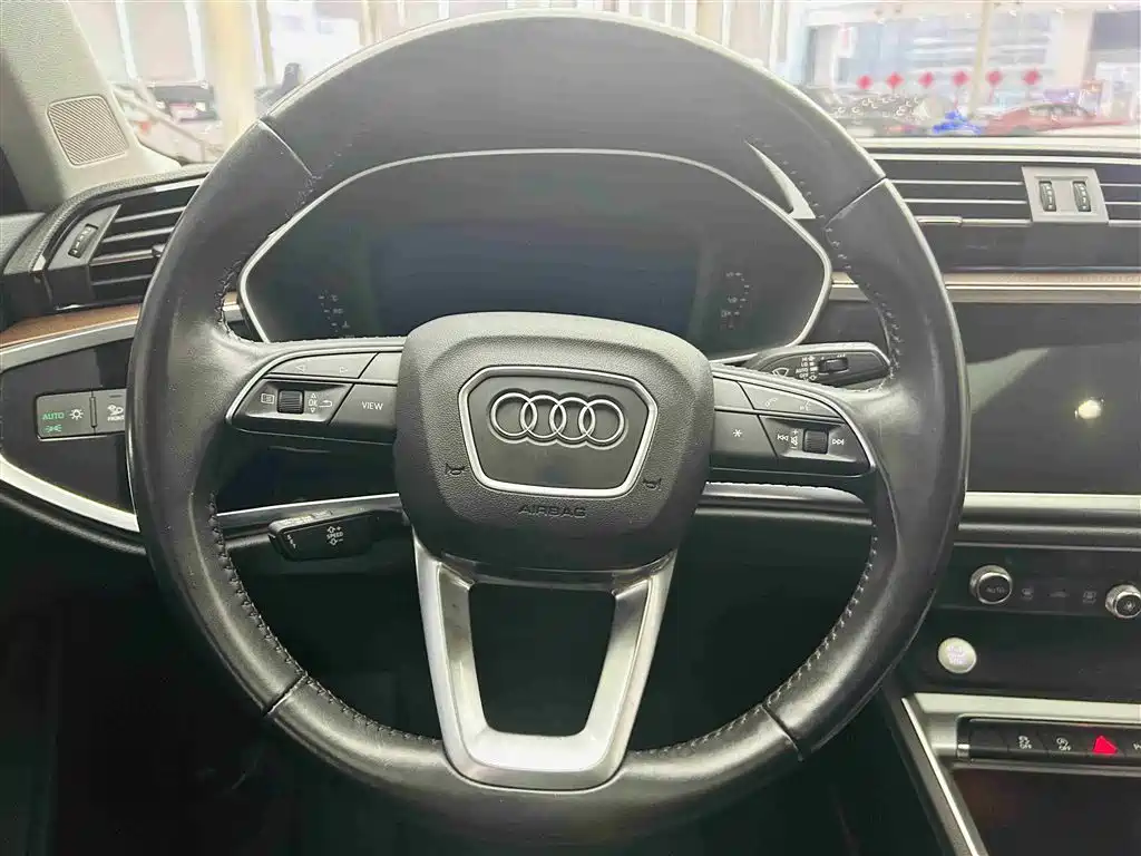 Audi Q3 2019 — фото 14