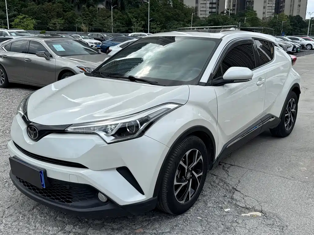 Toyota C-HR 2019 — фото 1