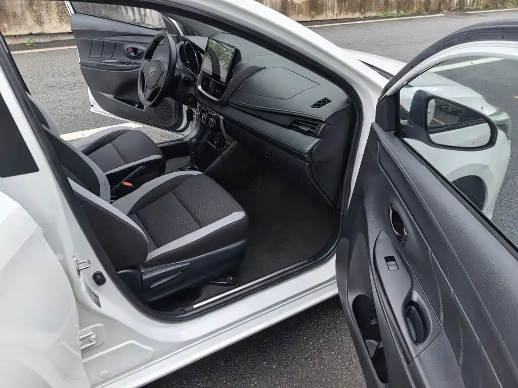 Toyota Yaris L 2020 — фото 14