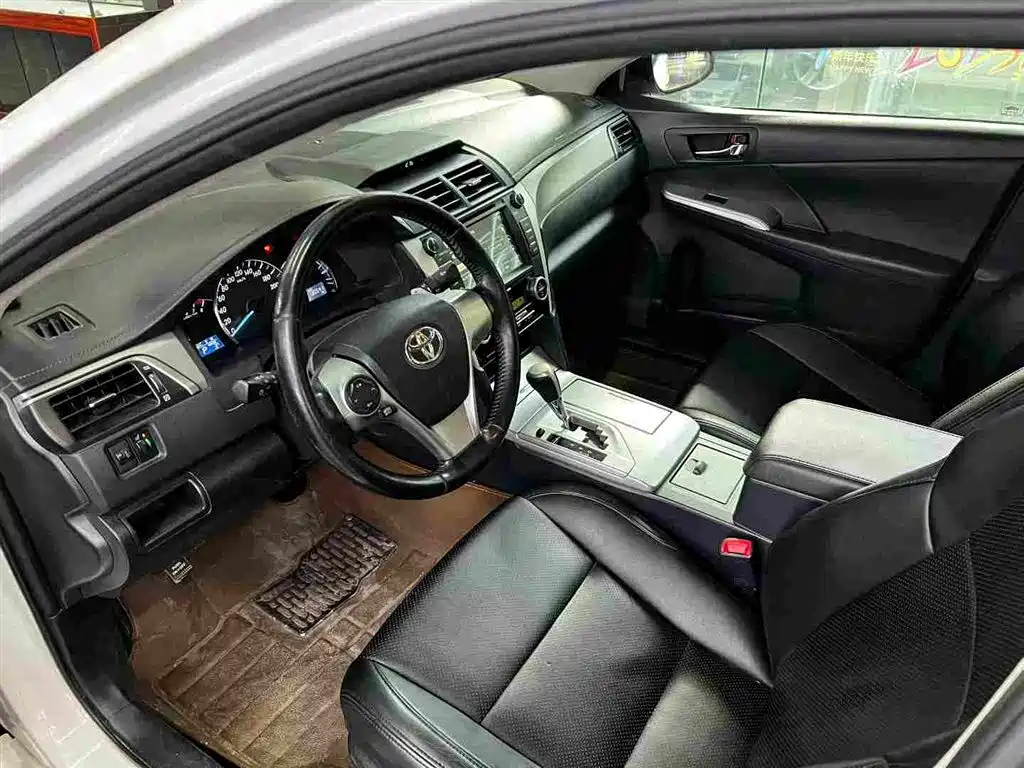 Toyota Camry 2015 — фото 3