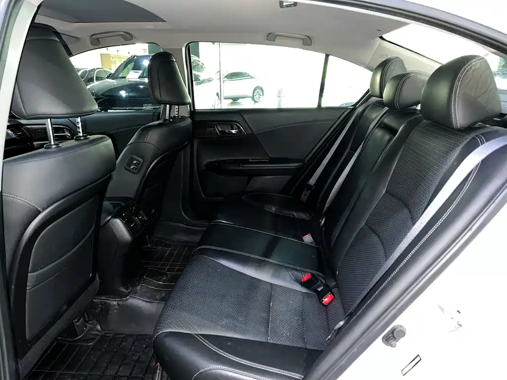 Honda Accord 2014 — фото 11
