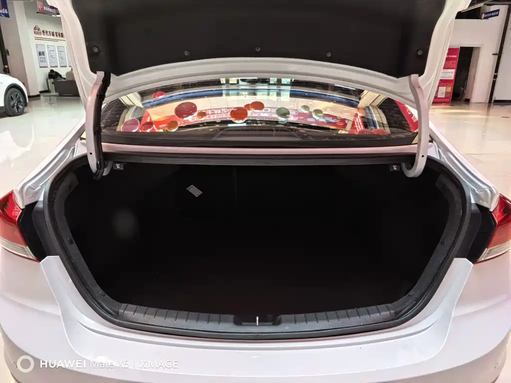 Hyundai Elantra 2020 — фото 11