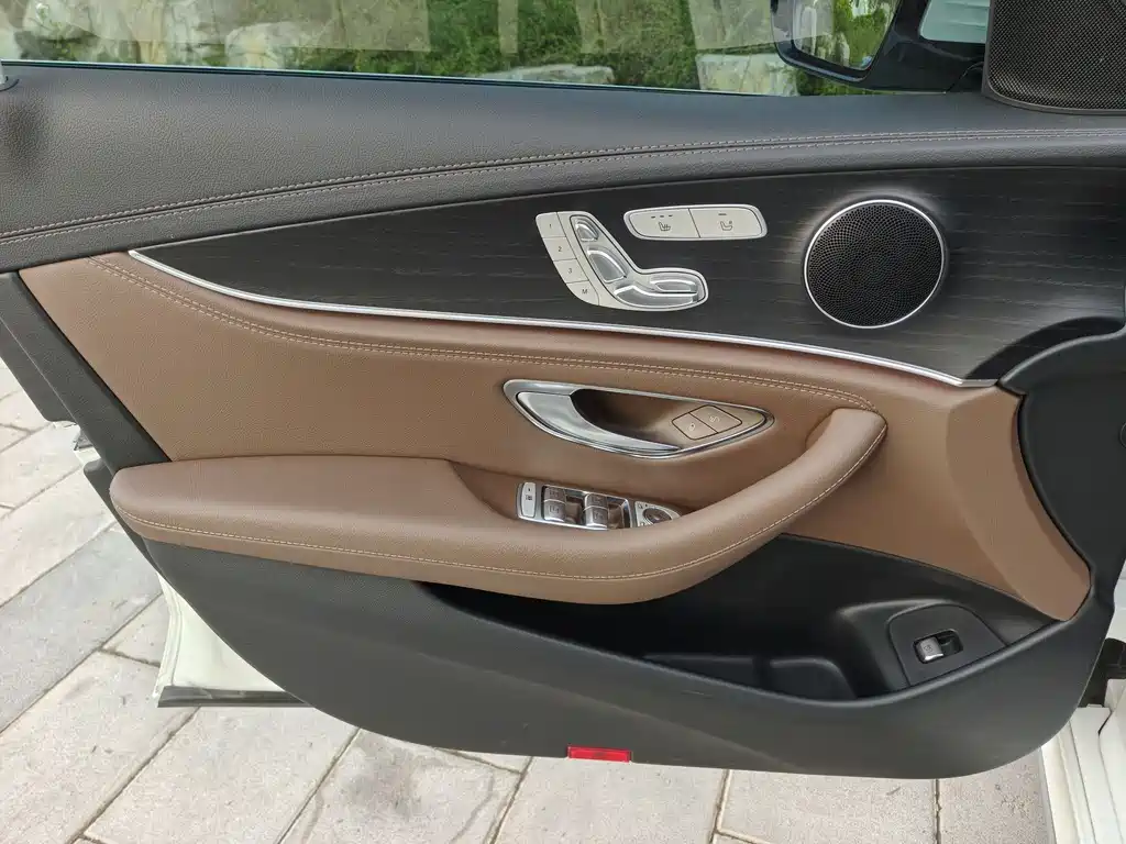 Mercedes-Benz E-Class 2022 — фото 13
