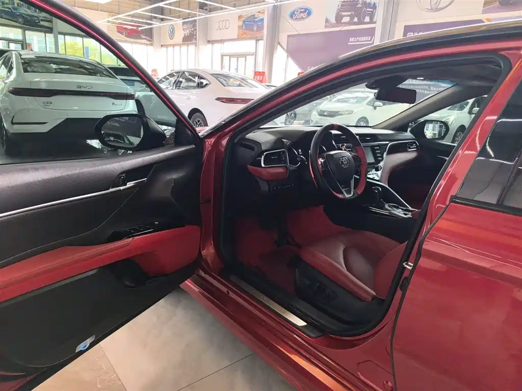 Toyota Camry 2018 — фото 16