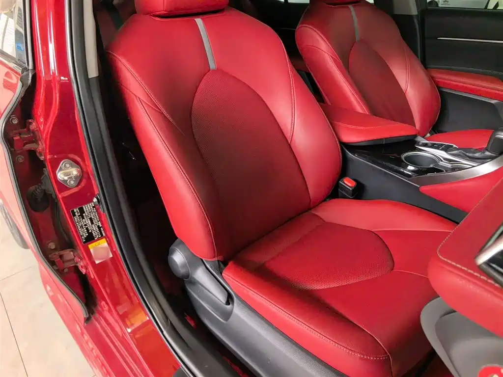 Toyota Camry 2018 — фото 25
