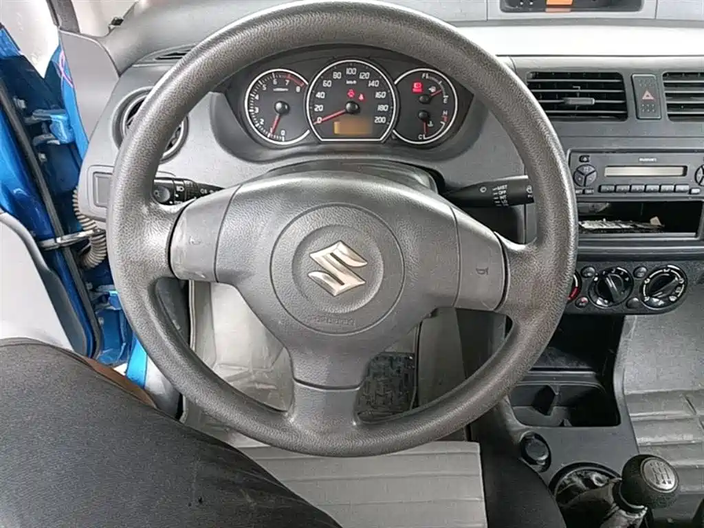 Suzuki Swift 2015 — фото 11
