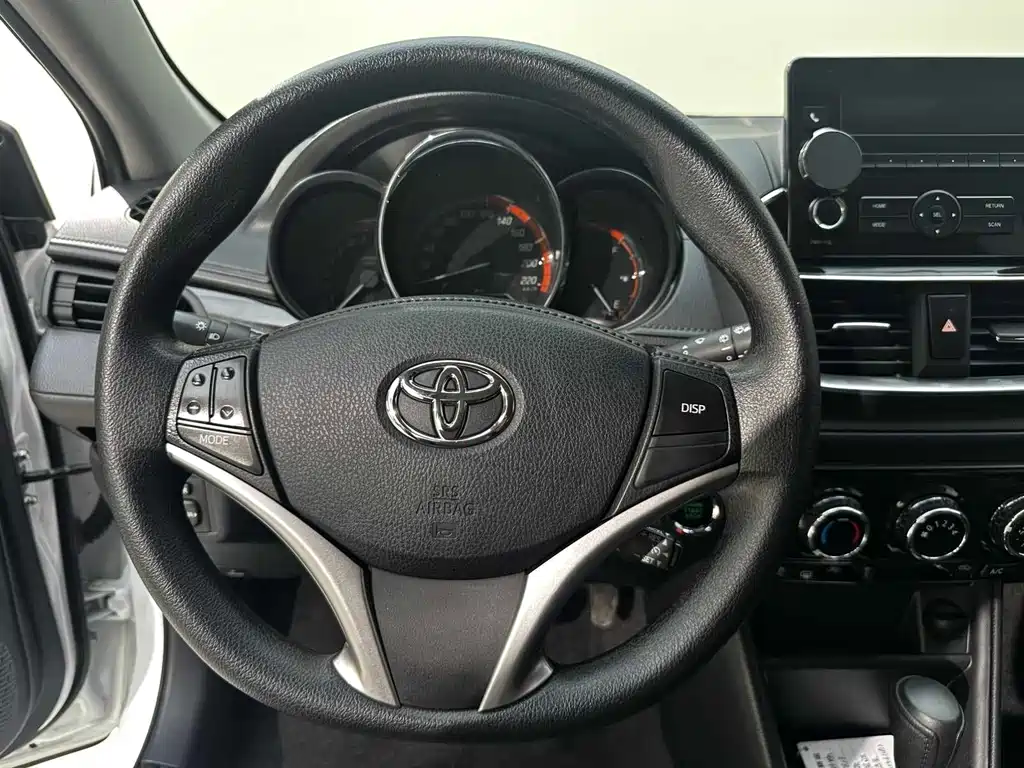 Toyota Yaris L 2022 — фото 15