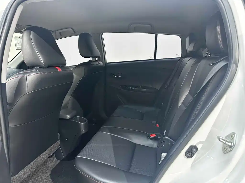 Toyota Yaris L 2022 — фото 20