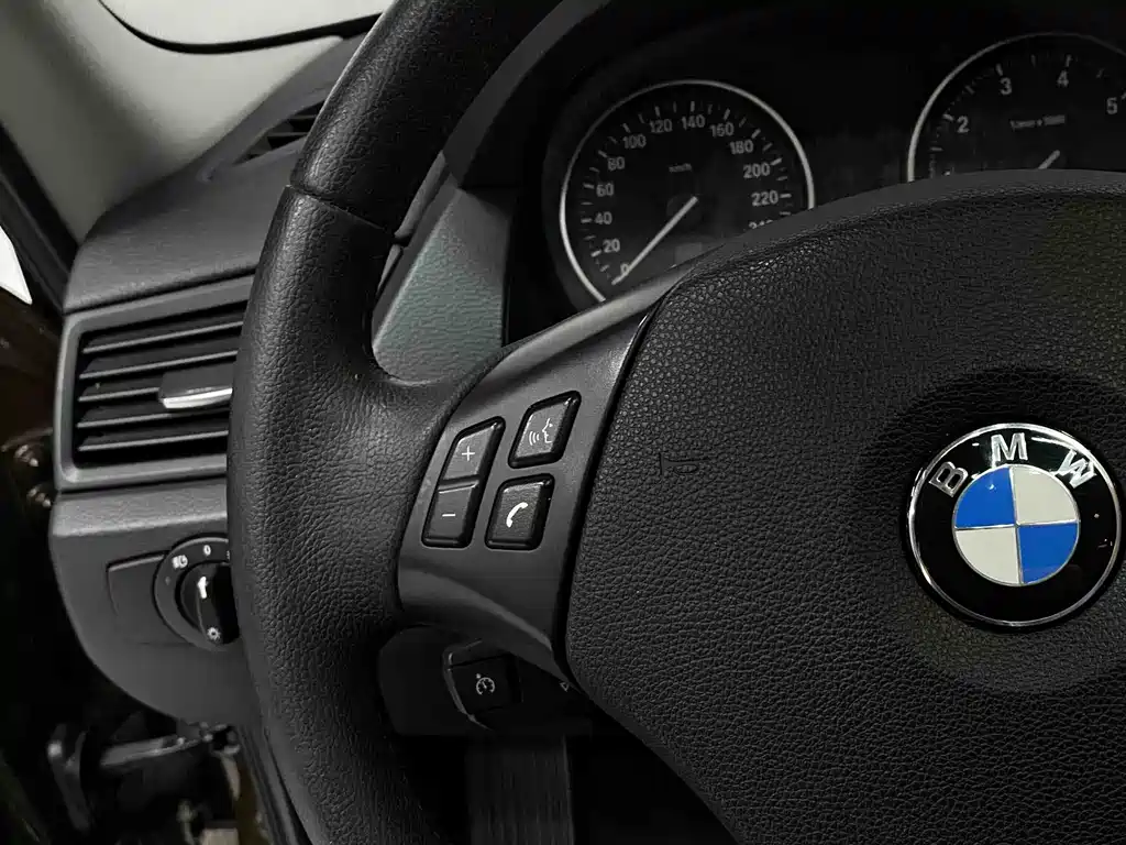 BMW X1 2012 — фото 22