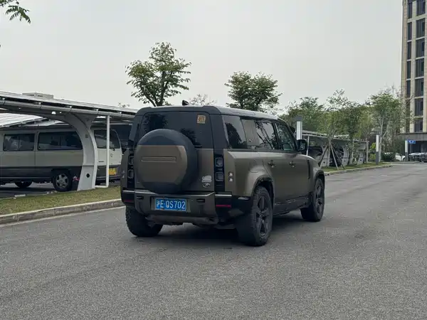 Land Rover Defender 2021