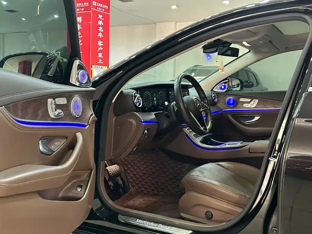Mercedes-Benz E-Class 2023 — фото 8