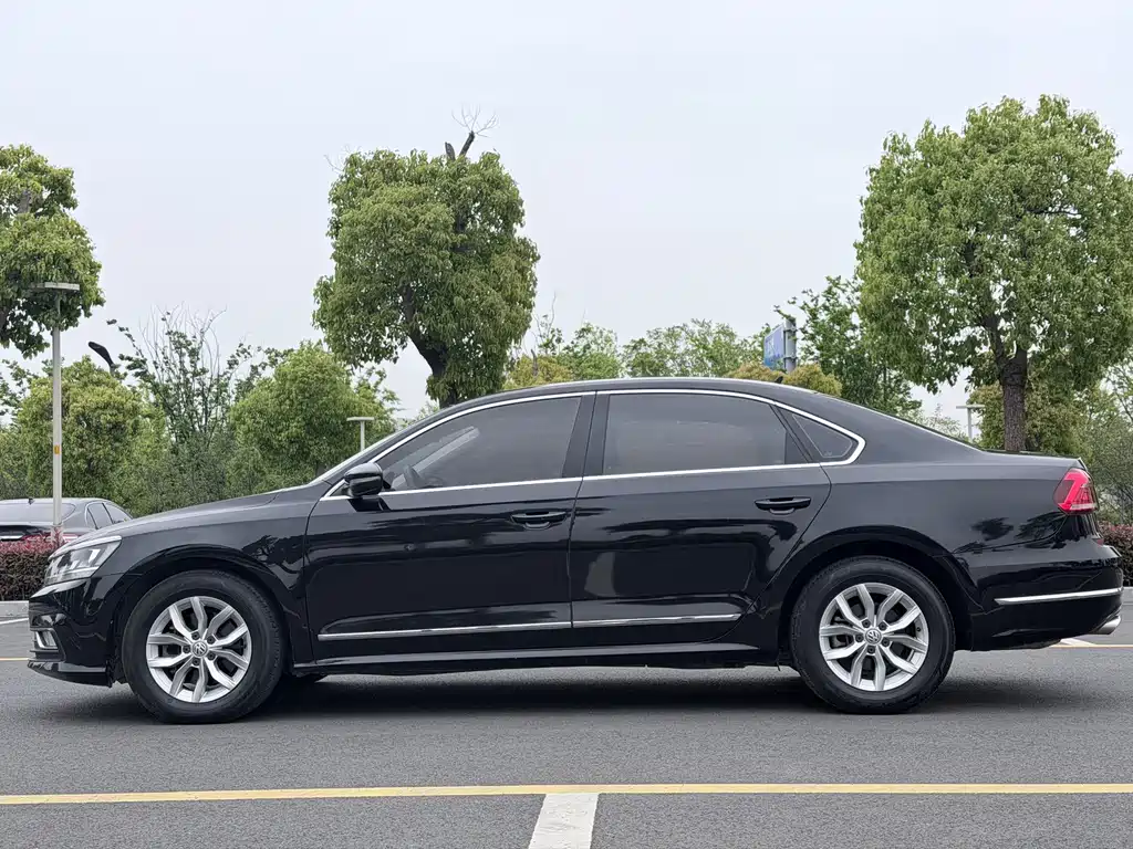 Volkswagen Passat 2019 — фото 11