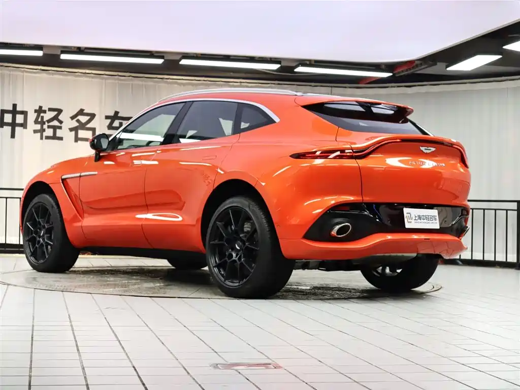 Aston Martin DBX 2025 — фото 4