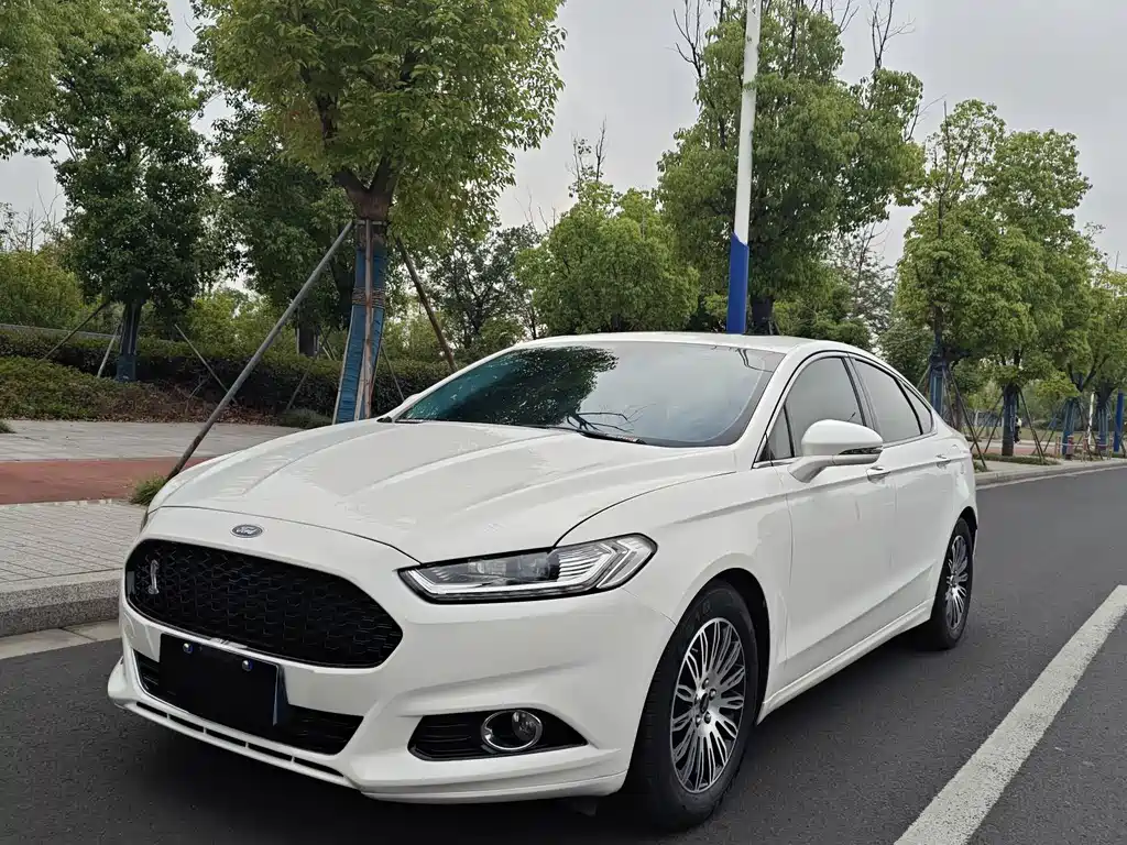 Ford Mondeo 2014 — фото 1