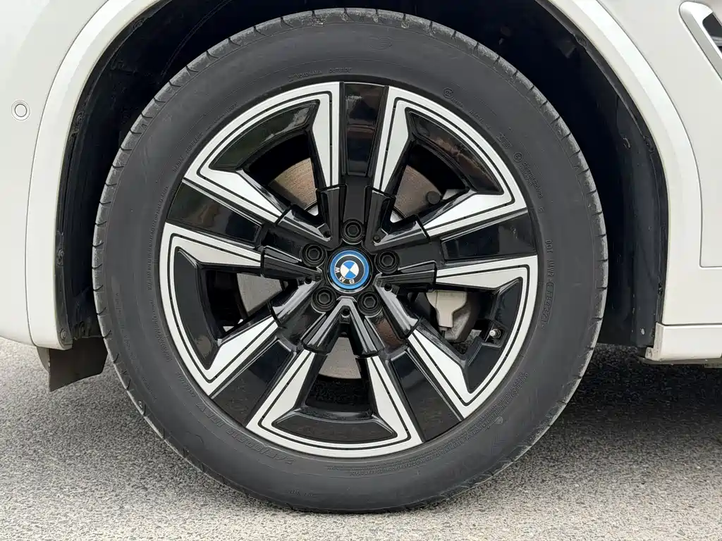 BMW iX3 2021 — фото 16