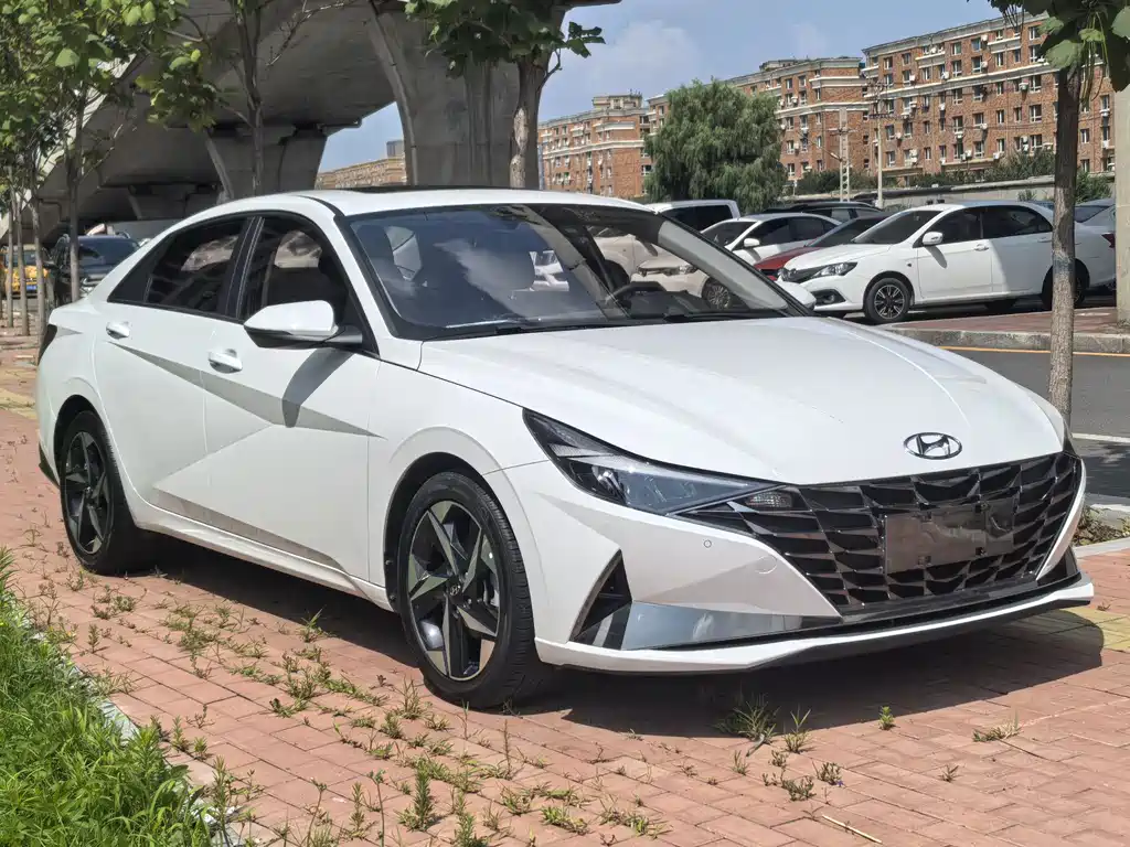 Hyundai Elantra 2022