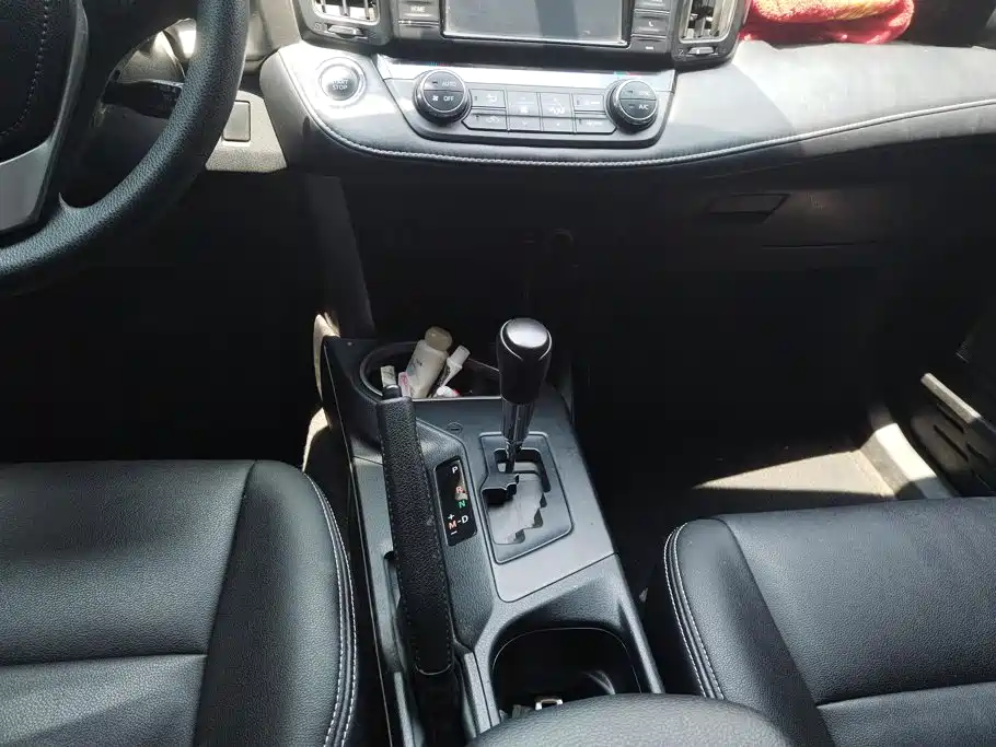 Toyota RAV4 2019 — фото 16