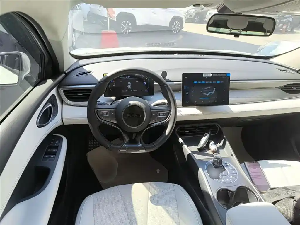BYD Seal 05 DM-i 2025 — фото 11