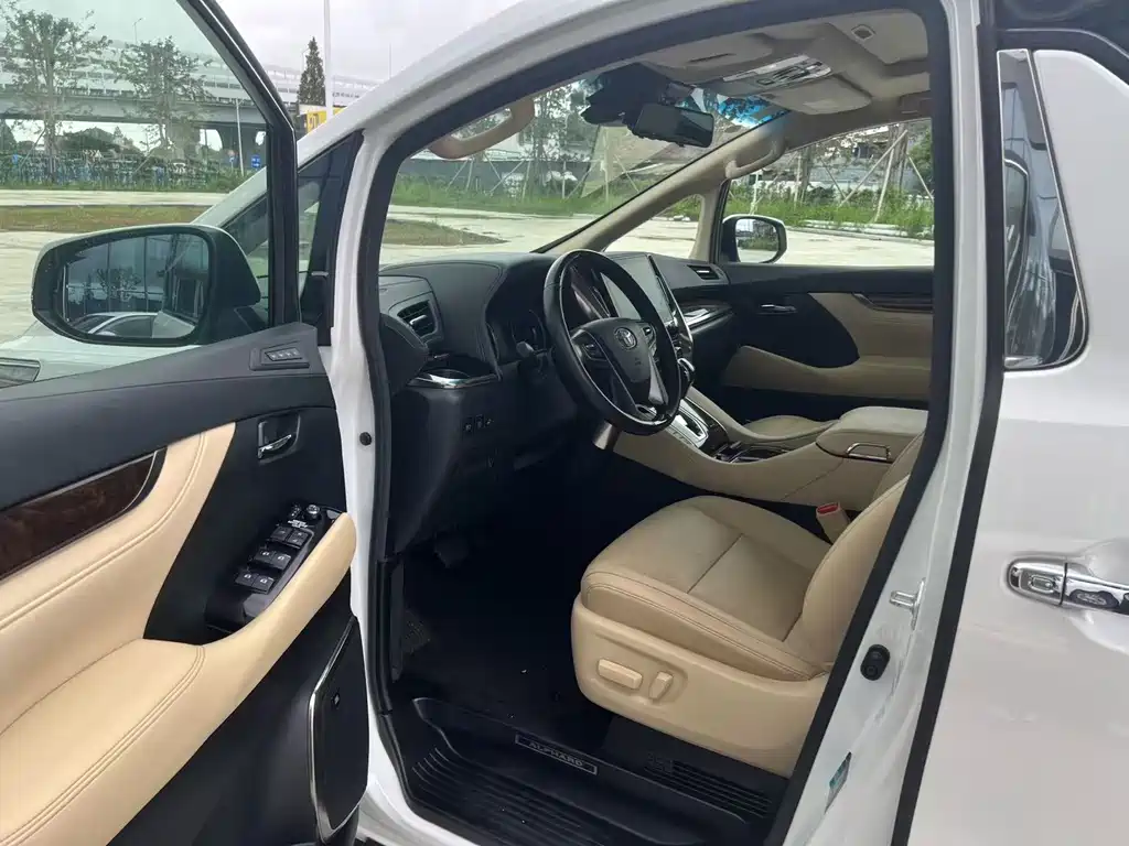 Toyota Alphard 2023 — фото 7