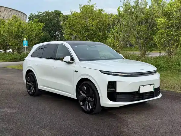 Li Auto L6 2025