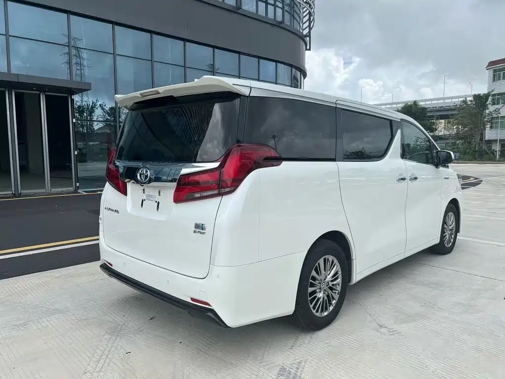 Toyota Alphard 2023 — фото 4
