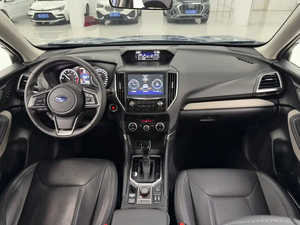Subaru Forester 2023 — фото 14