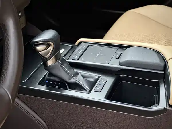 Lexus ES 2020