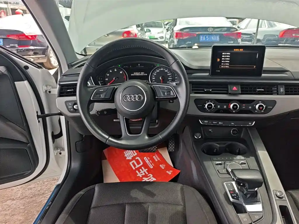 Audi A4L 2018 — фото 11
