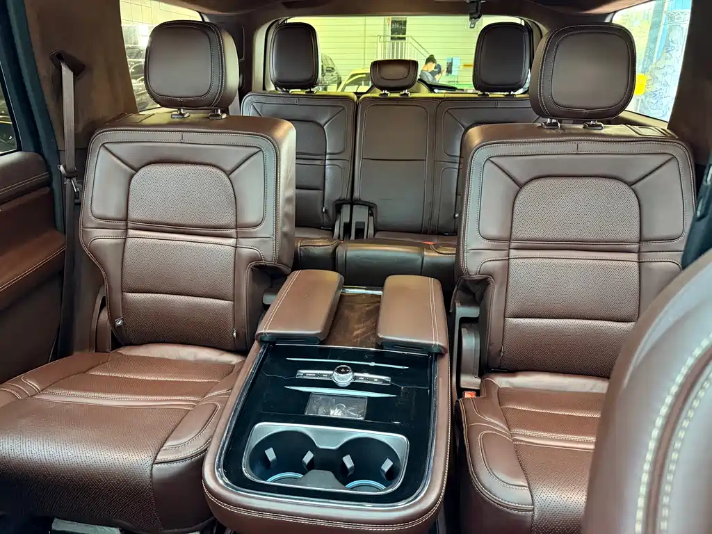 Lincoln Navigator 2018 — фото 15