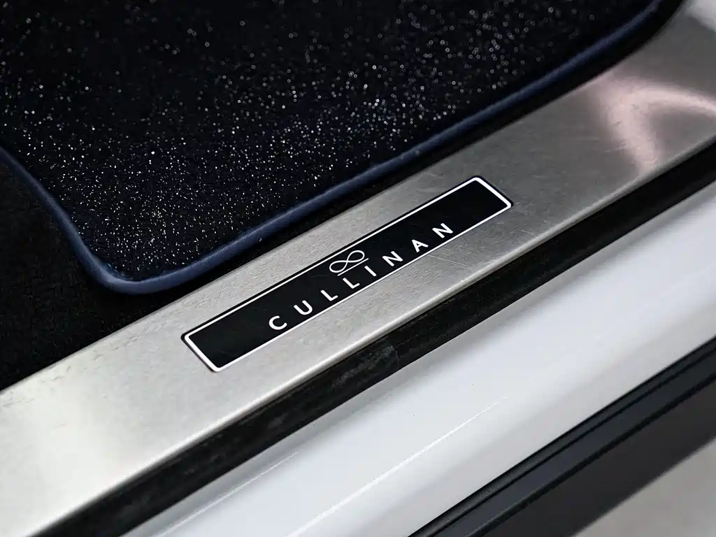 Rolls-Royce Cullinan 2020 — фото 28