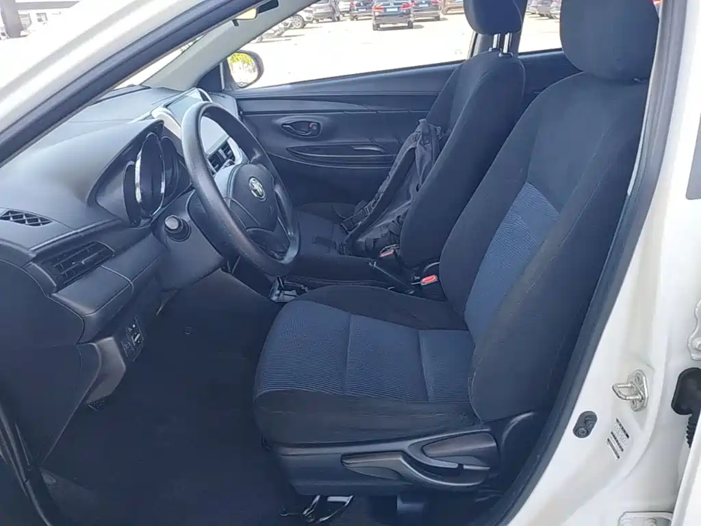 Toyota Yaris L 2019 — фото 15