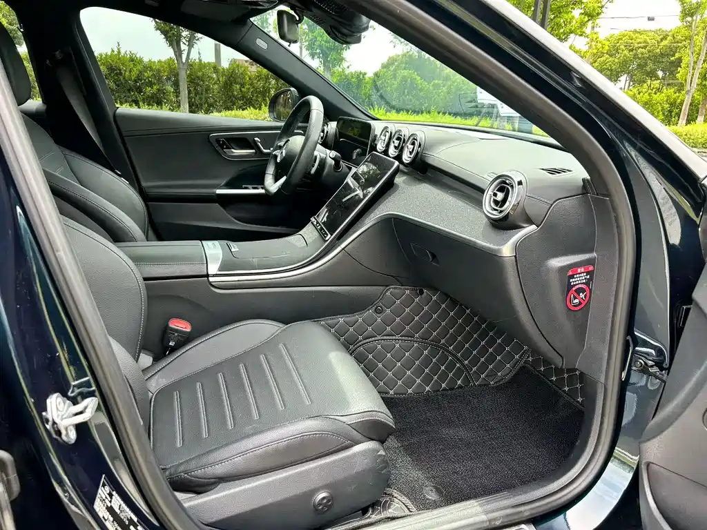 Mercedes-Benz C-Class 2023 — фото 5