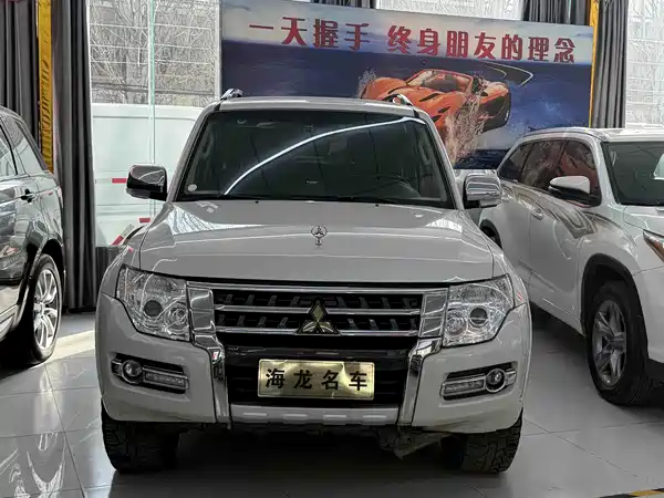 Mitsubishi Pajero 2020