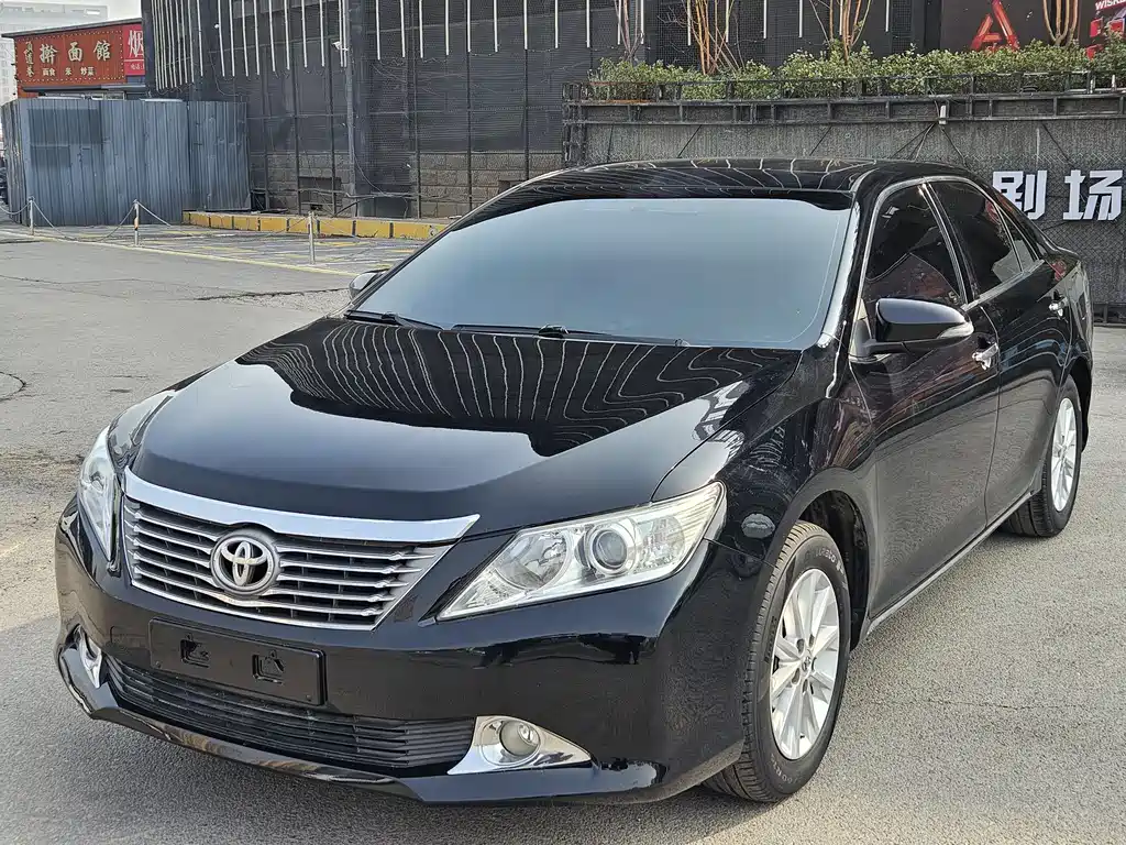 Toyota Camry 2014 — фото 1