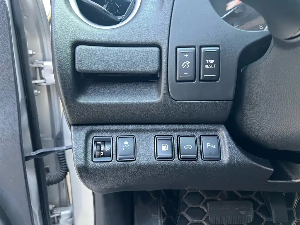 Nissan Terra 2019 — фото 18